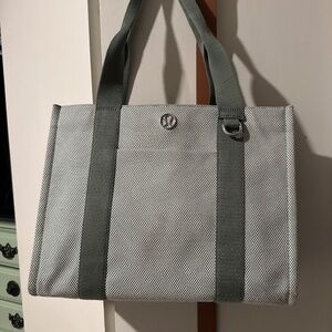 Lululemon tote